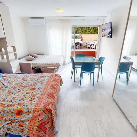 Apartment Climatise Renove, Proche Et Commerces, Avec Ascenseur Et Bus A Proximite - Fr-1-196-341 *