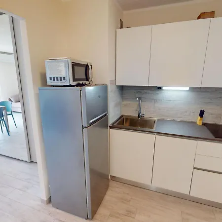 Climatise Renove, Proche Et Commerces, Avec Ascenseur Et Bus A Proximite - Fr-1-196-341 Apartment