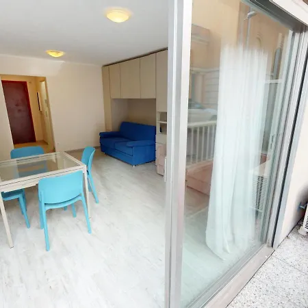 Climatise Renove, Proche Et Commerces, Avec Ascenseur Et Bus A Proximite - Fr-1-196-341 Apartment