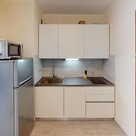 Climatise Renove, Proche Et Commerces, Avec Ascenseur Et Bus A Proximite - Fr-1-196-341 Apartment *
