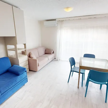 Climatise Renove, Proche Et Commerces, Avec Ascenseur Et Bus A Proximite - Fr-1-196-341 Apartment Menton